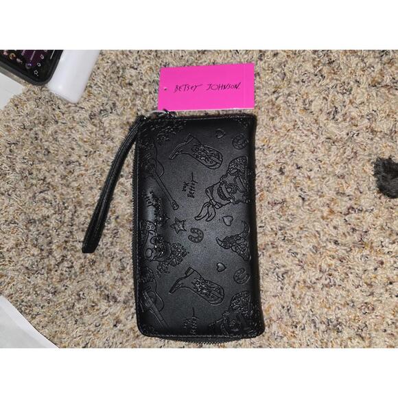 Betsey Johnson Black Zip-Around Wallet with Embossed Design - Picture 1 of 10